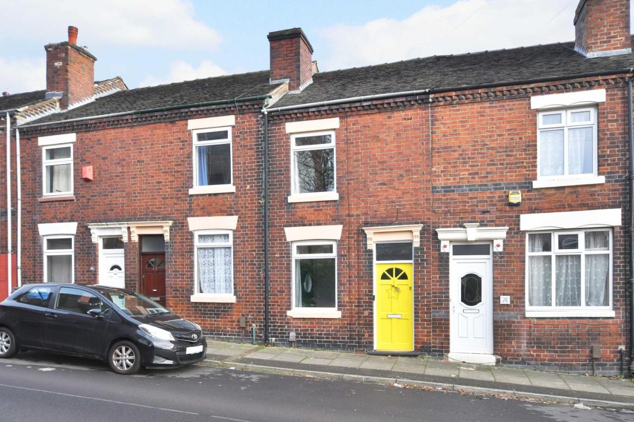 The Yellow Door By Avenew Management Serviced Accommodation Stoke-on-Trent Exterior photo